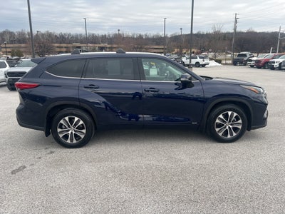 2022 Toyota Highlander Hybrid XLE