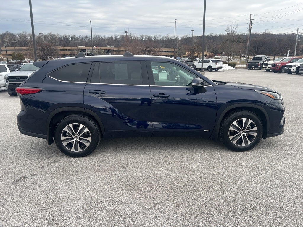 2022 Toyota Highlander Hybrid XLE
