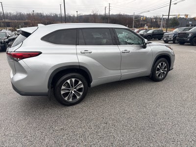 2022 Toyota Highlander Hybrid XLE