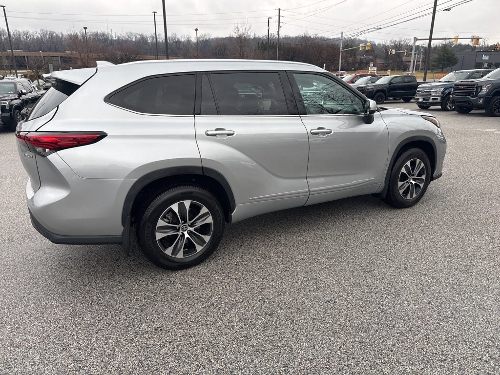 2022 Toyota Highlander Hybrid XLE
