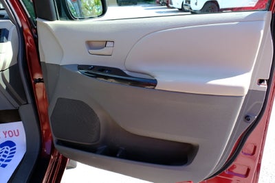 2011 Toyota Sienna LE