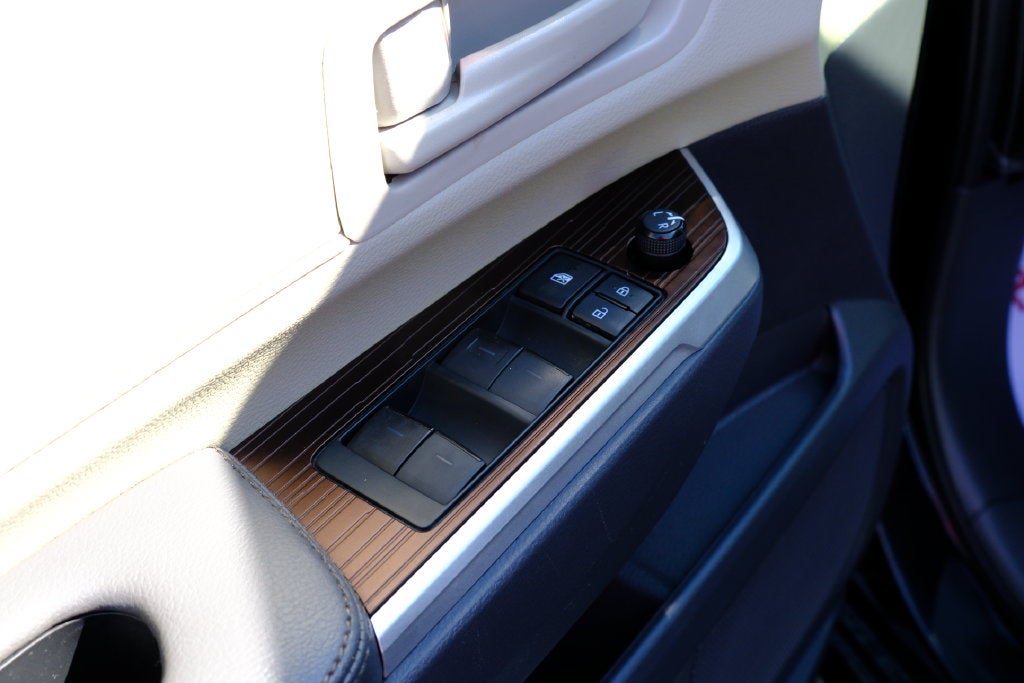 2022 Toyota Sienna LE 8 Passenger