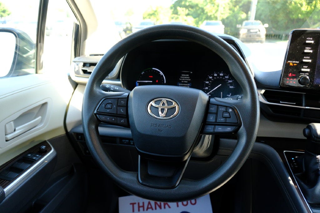 2022 Toyota Sienna LE 8 Passenger