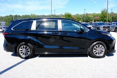 2022 Toyota Sienna LE 8 Passenger