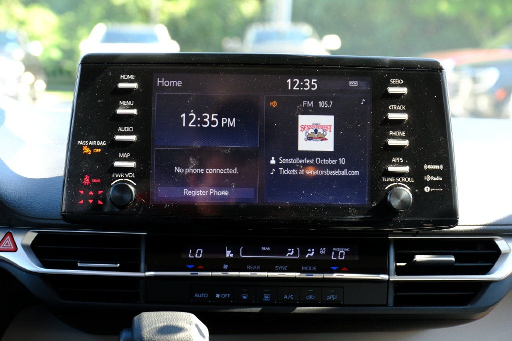 2022 Toyota Sienna LE 8 Passenger