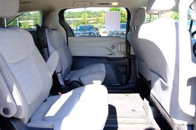 2022 Toyota Sienna LE 8 Passenger