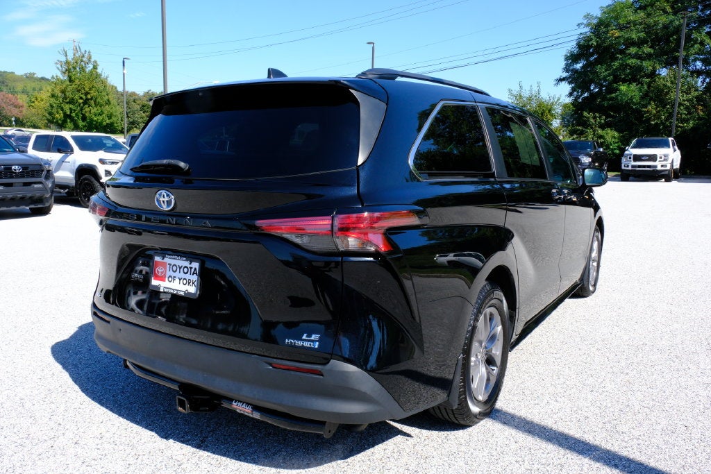 2022 Toyota Sienna LE 8 Passenger