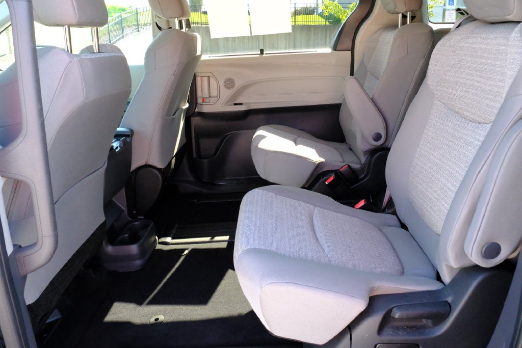 2022 Toyota Sienna LE 8 Passenger