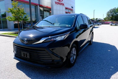 2022 Toyota Sienna LE 8 Passenger