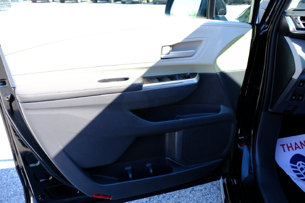 2022 Toyota Sienna LE 8 Passenger