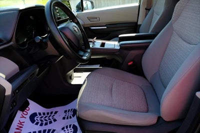 2022 Toyota Sienna LE 8 Passenger