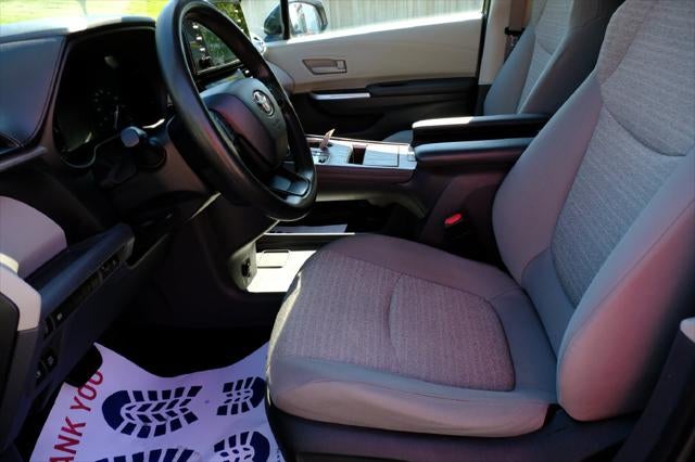 2022 Toyota Sienna LE 8 Passenger