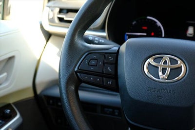 2022 Toyota Sienna LE 8 Passenger