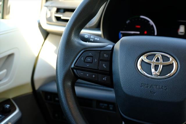 2022 Toyota Sienna LE 8 Passenger
