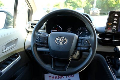 2022 Toyota Sienna LE 8 Passenger