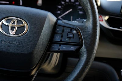 2022 Toyota Sienna LE 8 Passenger