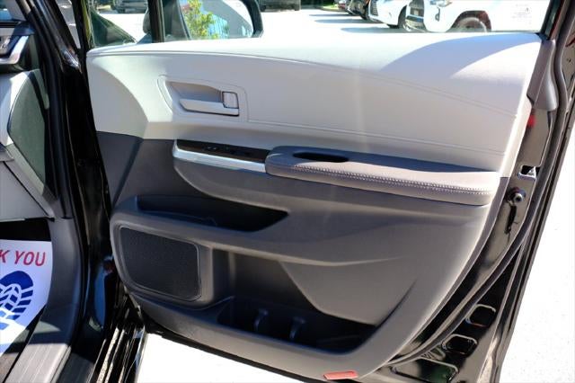 2022 Toyota Sienna LE 8 Passenger