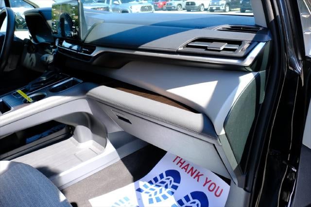 2022 Toyota Sienna LE 8 Passenger