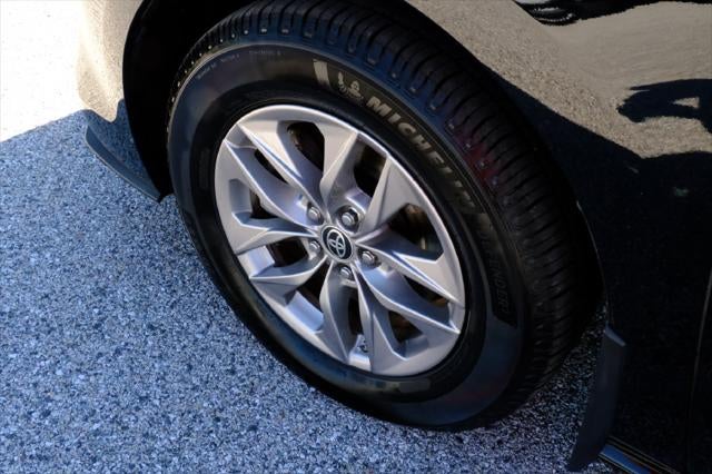 2022 Toyota Sienna LE 8 Passenger