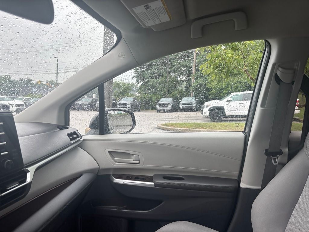 2024 Toyota Sienna LE 8 Passenger