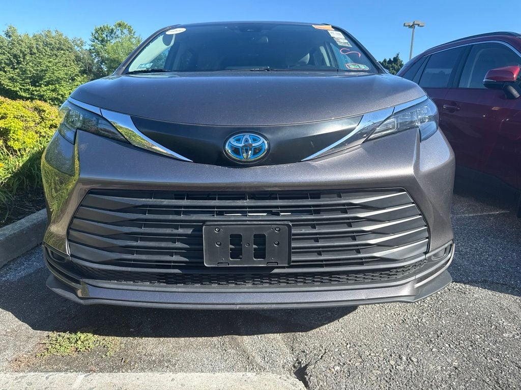 2024 Toyota Sienna LE 8 Passenger