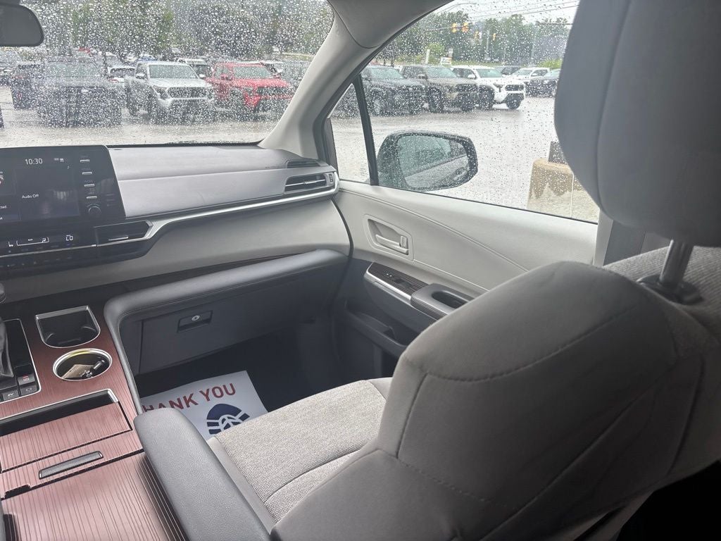 2024 Toyota Sienna LE 8 Passenger