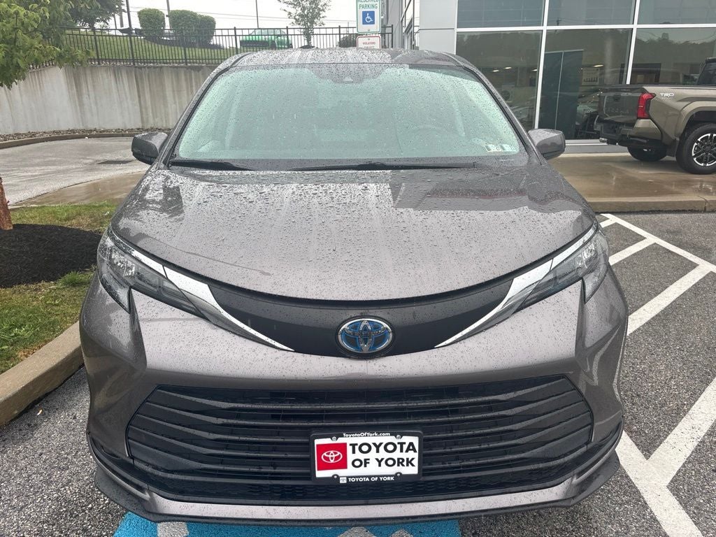 2024 Toyota Sienna LE 8 Passenger
