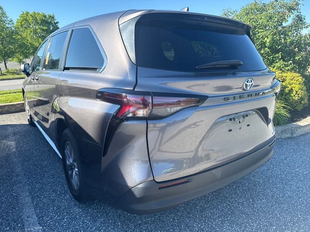 2024 Toyota Sienna LE 8 Passenger