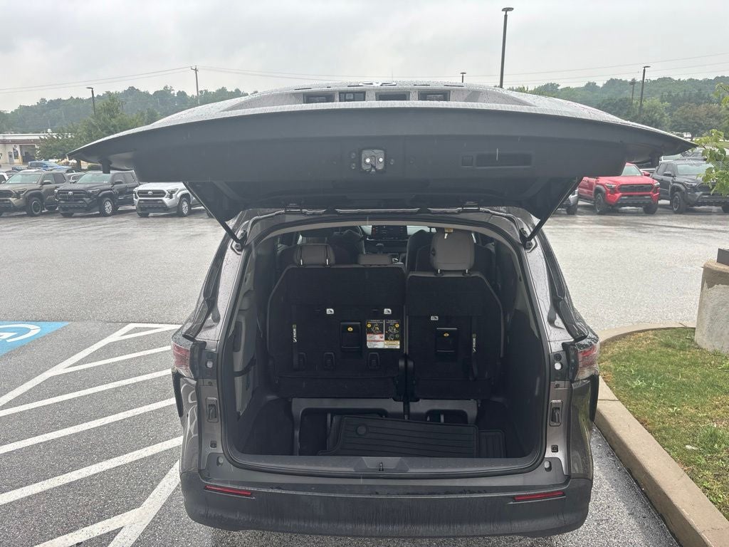 2024 Toyota Sienna LE 8 Passenger