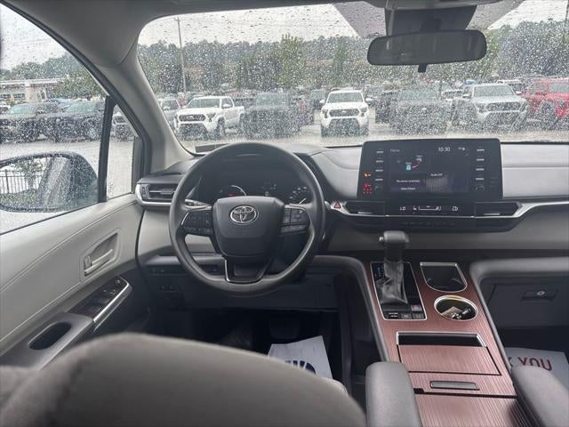 2024 Toyota Sienna LE 8 Passenger