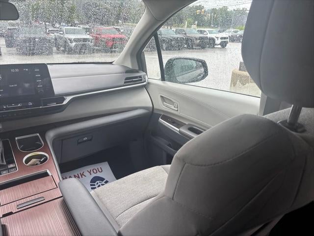 2024 Toyota Sienna LE 8 Passenger