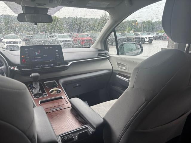 2024 Toyota Sienna LE 8 Passenger