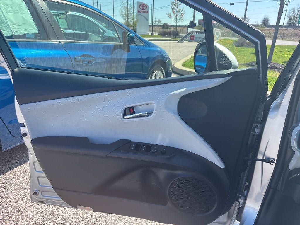 2016 Toyota Prius Three