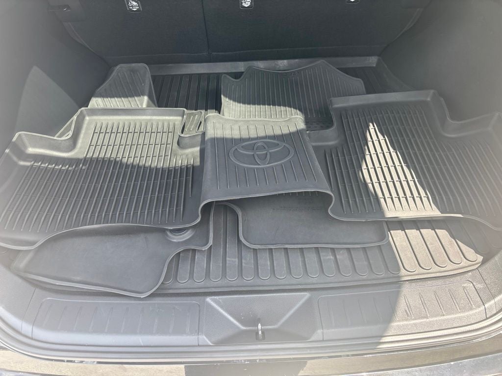 2023 Toyota Venza LE